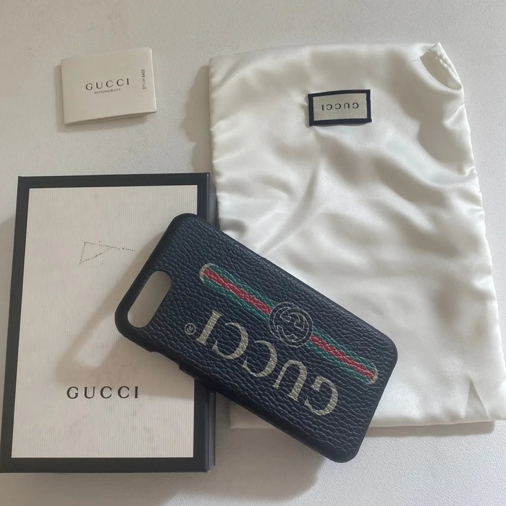 (CFL) Authentic Gucci iPhone 8 / iPhone SE 2nd Gen Phone case, New in Box‎